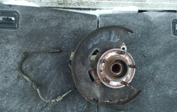 Opel Astra J Front wheel hub