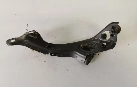 Audi A6 C7 Front bumper mounting bracket 4G0821135