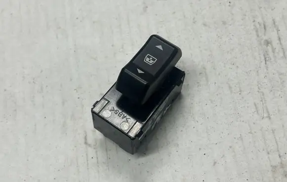 Mitsubishi L200 Electric window control switch 8608A208