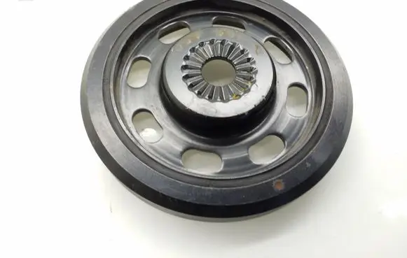 Volkswagen PASSAT B8 Crankshaft pulley