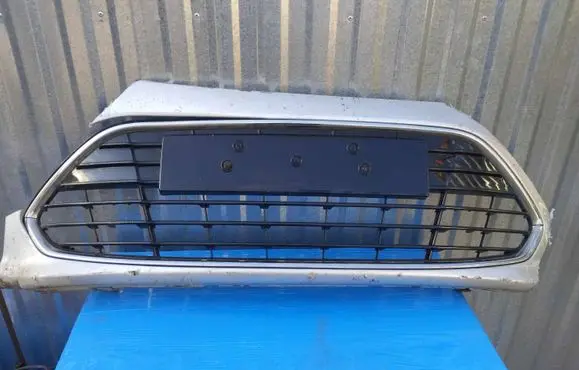 Ford Mondeo MK IV Front grill