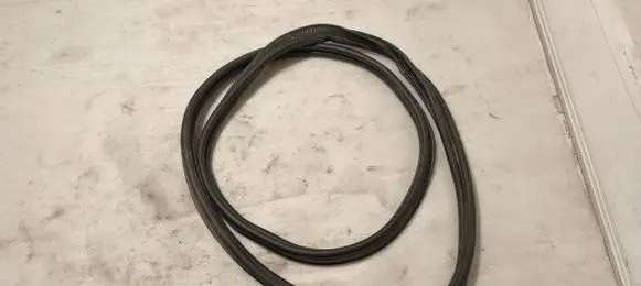 Dacia Sandero III Trunk rubber seal (body) 