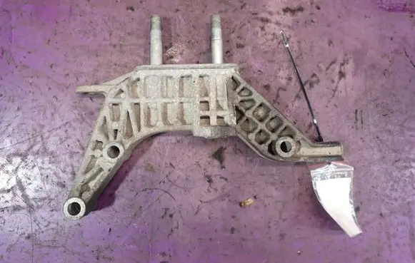 Fiat Linea Gearbox mounting bracket 