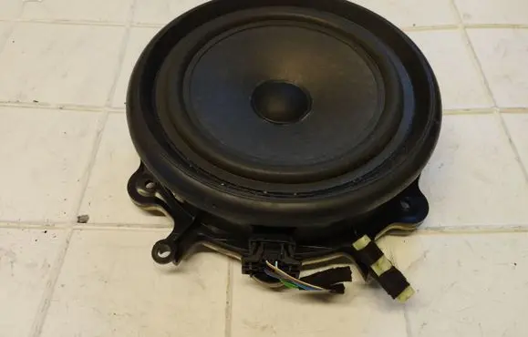 Audi A4 S4 B7 8E 8H Front door speaker 8E0035411
