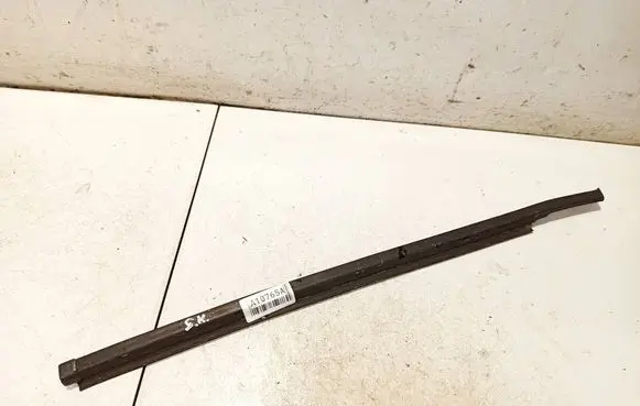 Suzuki Swift I Rear door glass trim molding
