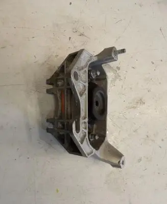 Dacia Sandero III Gearbox mounting bracket 112535643R