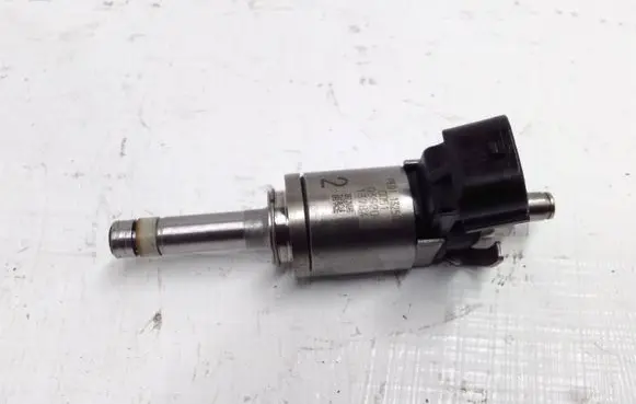 Mazda CX-3 Fuel injector PE0113250B