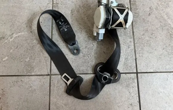 Volkswagen Amarok Front seatbelt 2H0857805D