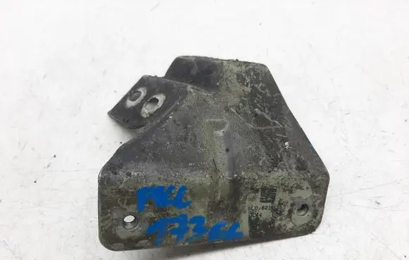 Seat Ibiza III (6L) Fender mounting bracket 6L0821135