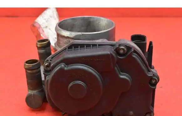 Volkswagen PASSAT B5 Throttle body valve 058133063H