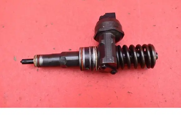 Volkswagen PASSAT B5.5 Fuel injector 038130073AJ