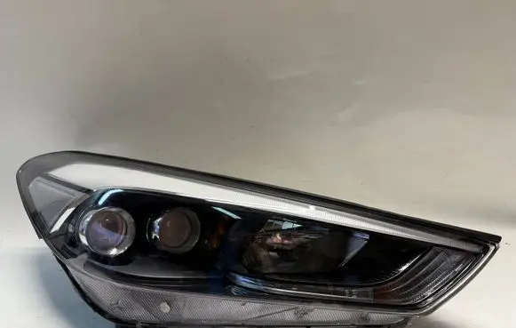 Hyundai Tucson TL Headlight/headlamp 92102D7200 92102-D7200