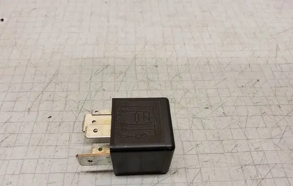 Volkswagen PASSAT B6 Other relay 3D0951253A