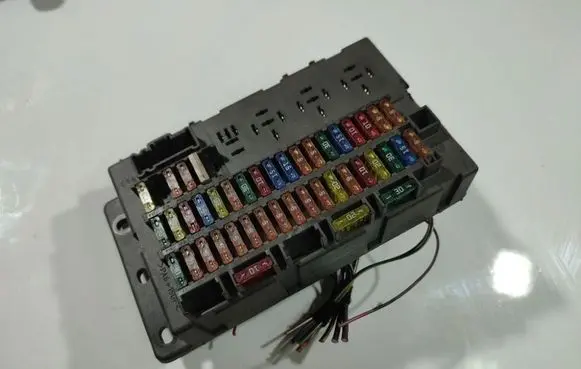 Mini One - Cooper R50 - 53 Fuse box set 518030408