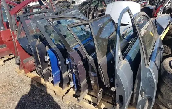Mazda 626 Rear door melynos