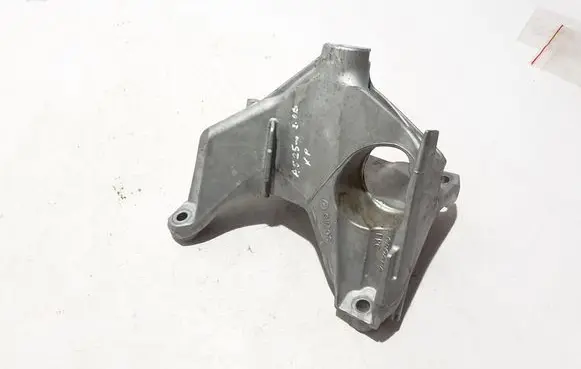 Audi A5 Engine mounting bracket 8B3199307