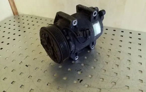 Volvo XC90 Air conditioning (A/C) compressor (pump)