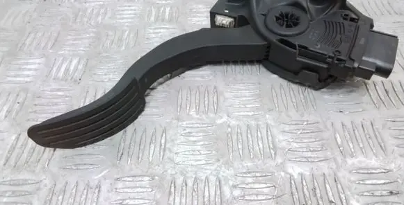 Volvo V70 Accelerator throttle pedal 6G929F836BD