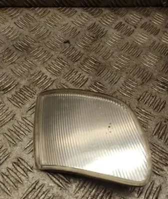 Volkswagen PASSAT B4 Front reflector 084411511r
