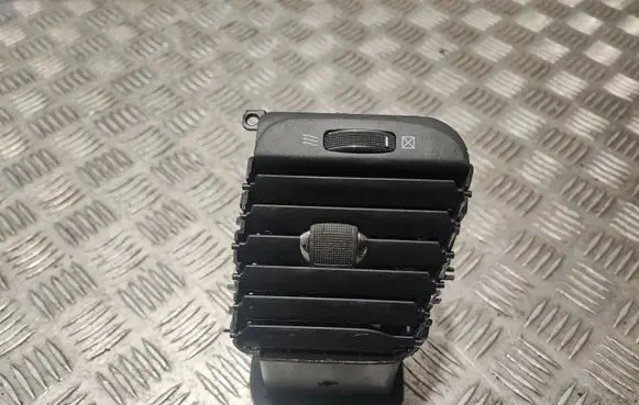 Rear air vent grill