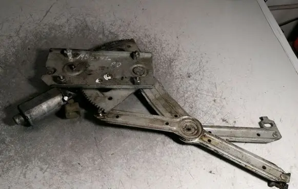 Mercedes-Benz E W210 Front door window regulator with motor 0130821709