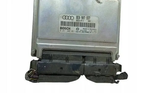 Audi A4 S4 B6 8E 8H Engine control unit/module 8E0907557 26SA7425 0261206051