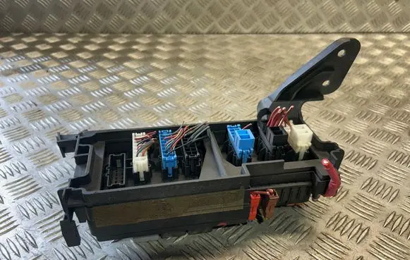 Mercedes-Benz ML W164 Fuse module A1645451740
