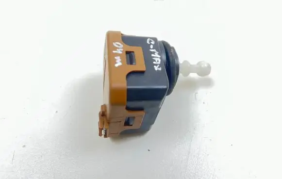 Ford Focus C-MAX Headlight level adjustment motor 007878