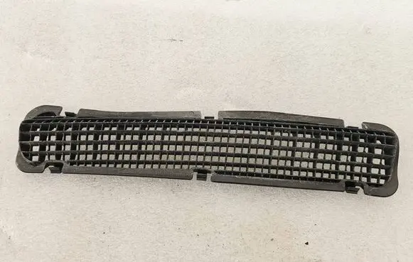 Mitsubishi Eclipse (D21A/D22A/D27A) Dash center air vent grill MB439444P