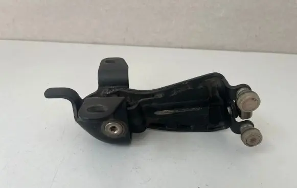 Mercedes-Benz Vito Viano W639 Sliding door middle roller runner A6397601047 90069Z