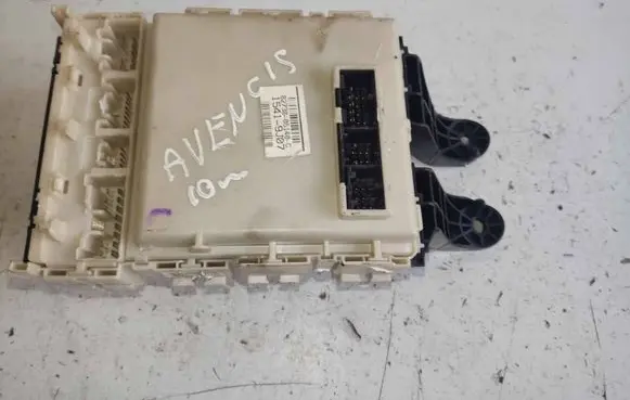 Toyota Avensis T270 Fuse box set 8273005140C