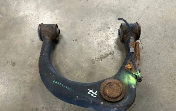 Toyota Hilux (AN10, AN20, AN30) Front control arm
