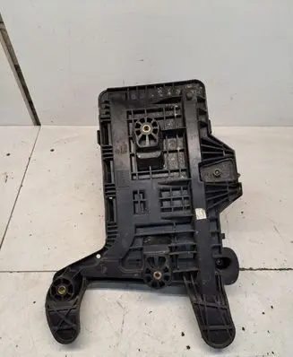 Volkswagen PASSAT B6 Battery tray 1K0915333C