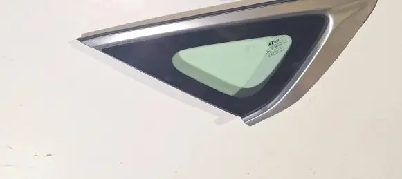 Hyundai Genesis Front door window glass four-door 43R000382 E000008 DOT748A52M