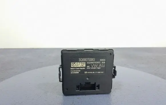 Volkswagen PASSAT B7 USA Gateway control module 3Q0907530G