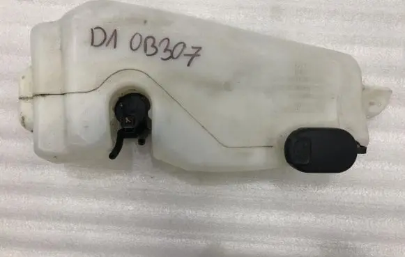 Dacia Duster Windshield washer fluid reservoir/tank 8200210002