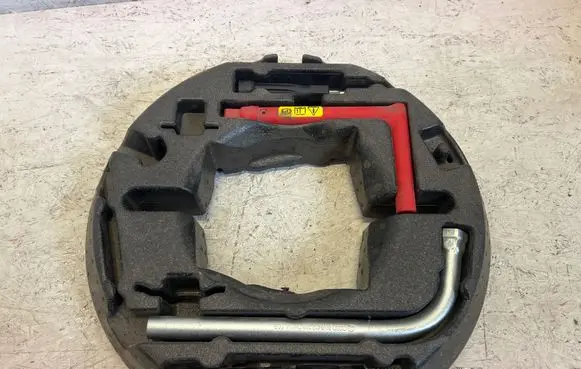 Audi A4 S4 B9 Tool set 8W0012109