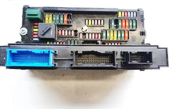 BMW 5 GT F07 Fuse box set 016704871 0-1670487-1