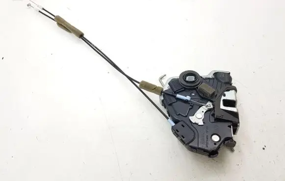 Honda CR-V Front door lock 41113020780