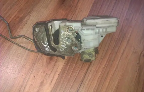 Mitsubishi Galant Front door lock