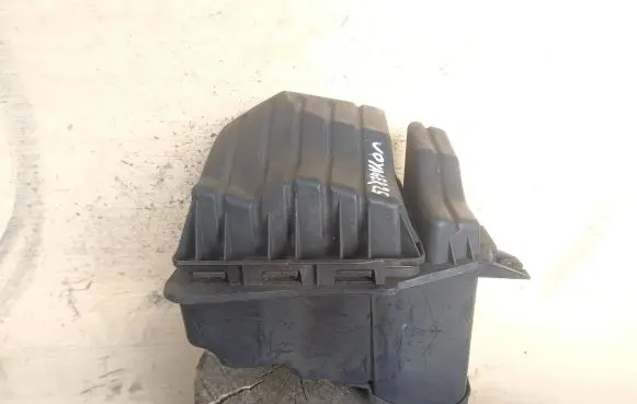 Chrysler Voyager Air filter box 04861388AA 252A
