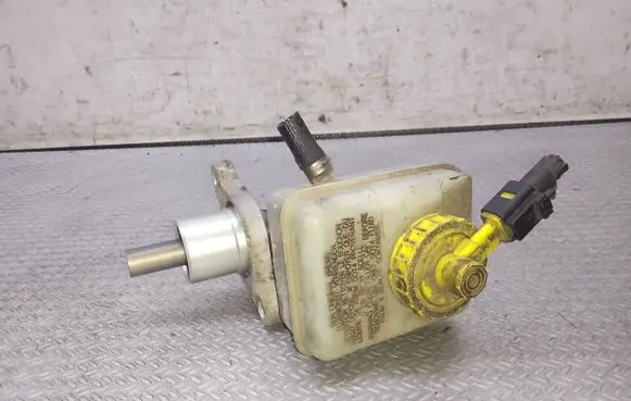 Volkswagen Golf IV Master brake cylinder 03350884591