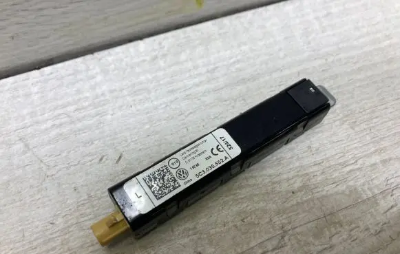 Volkswagen Beetle A5 Aerial antenna amplifier 5C3035552A D31135H031