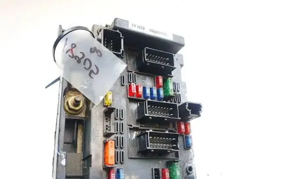 Peugeot 307 Fuse box set 9650664080