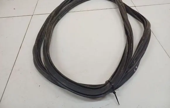 Opel Zafira B Rubber seal front coupe door 