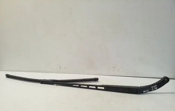 Front wiper blade arm