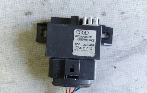 Audi A4 S4 B8 8K Fuel pump relay 8K0906093F
