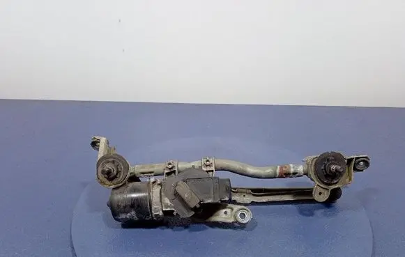 Nissan Note (E11) Front wiper linkage and motor