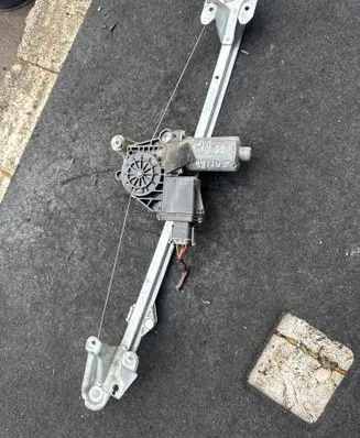 Opel Zafira A Rear door window regulator with motor 