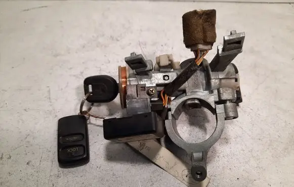 Mitsubishi Montero Ignition lock 337860